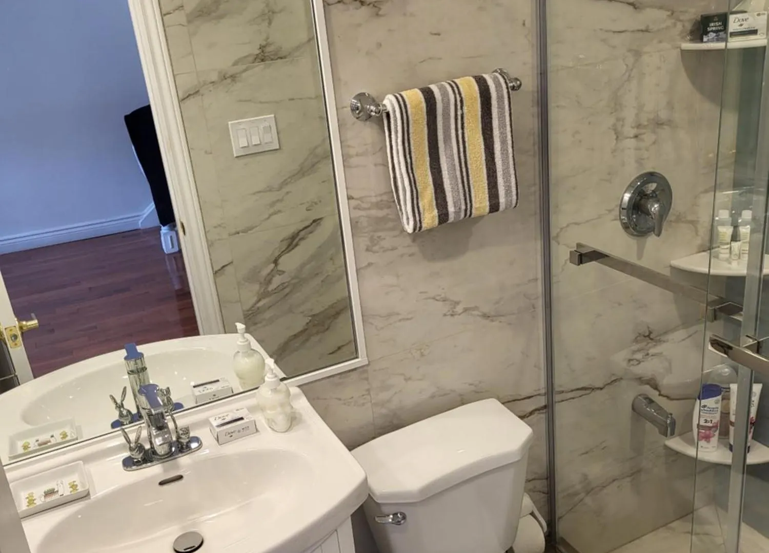 Downtown Toronto House Central 2Bed 2Bath Subway Free Parking Villa