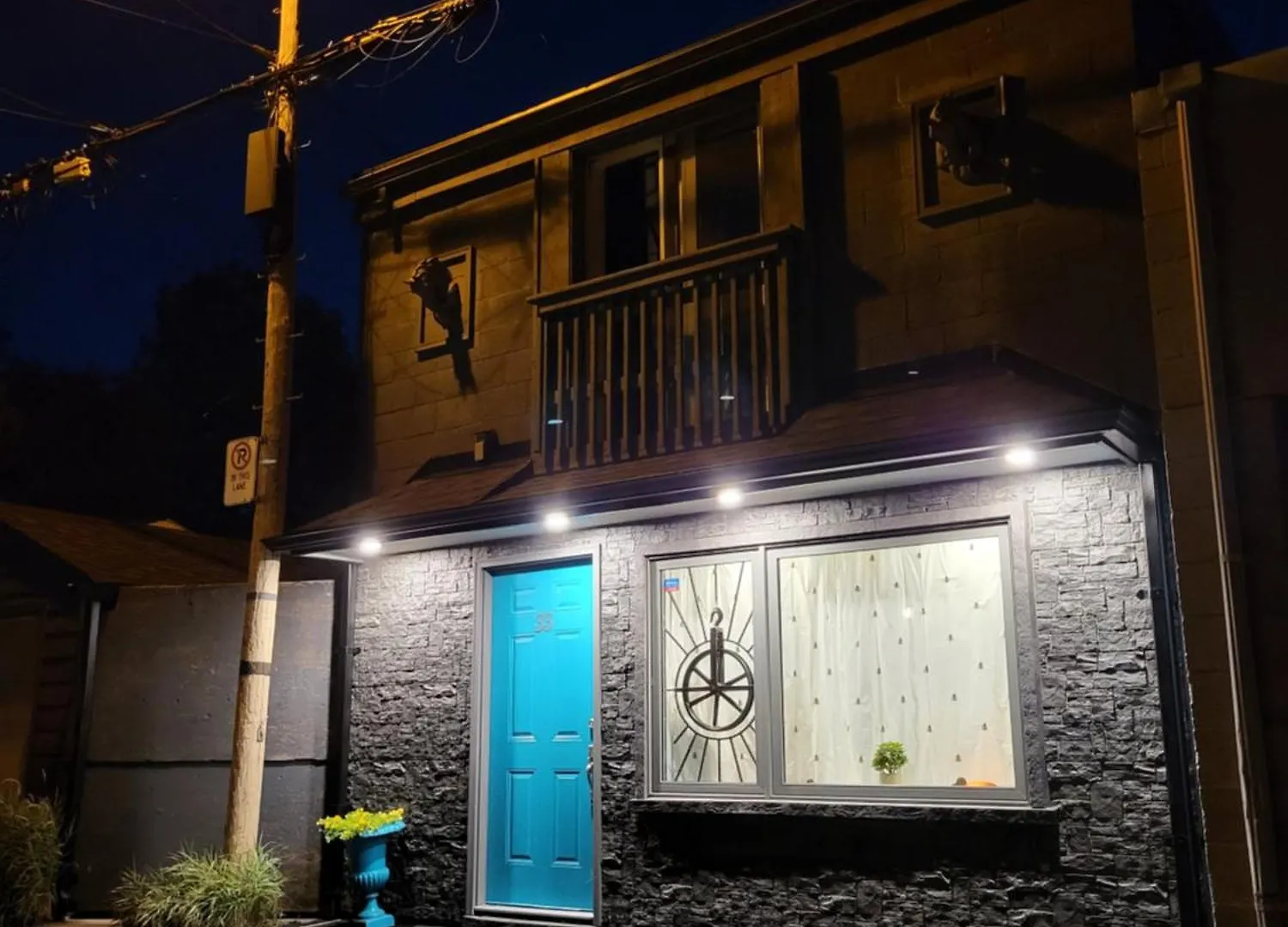 Downtown Toronto House Central 2Bed 2Bath Subway Free Parking Villa