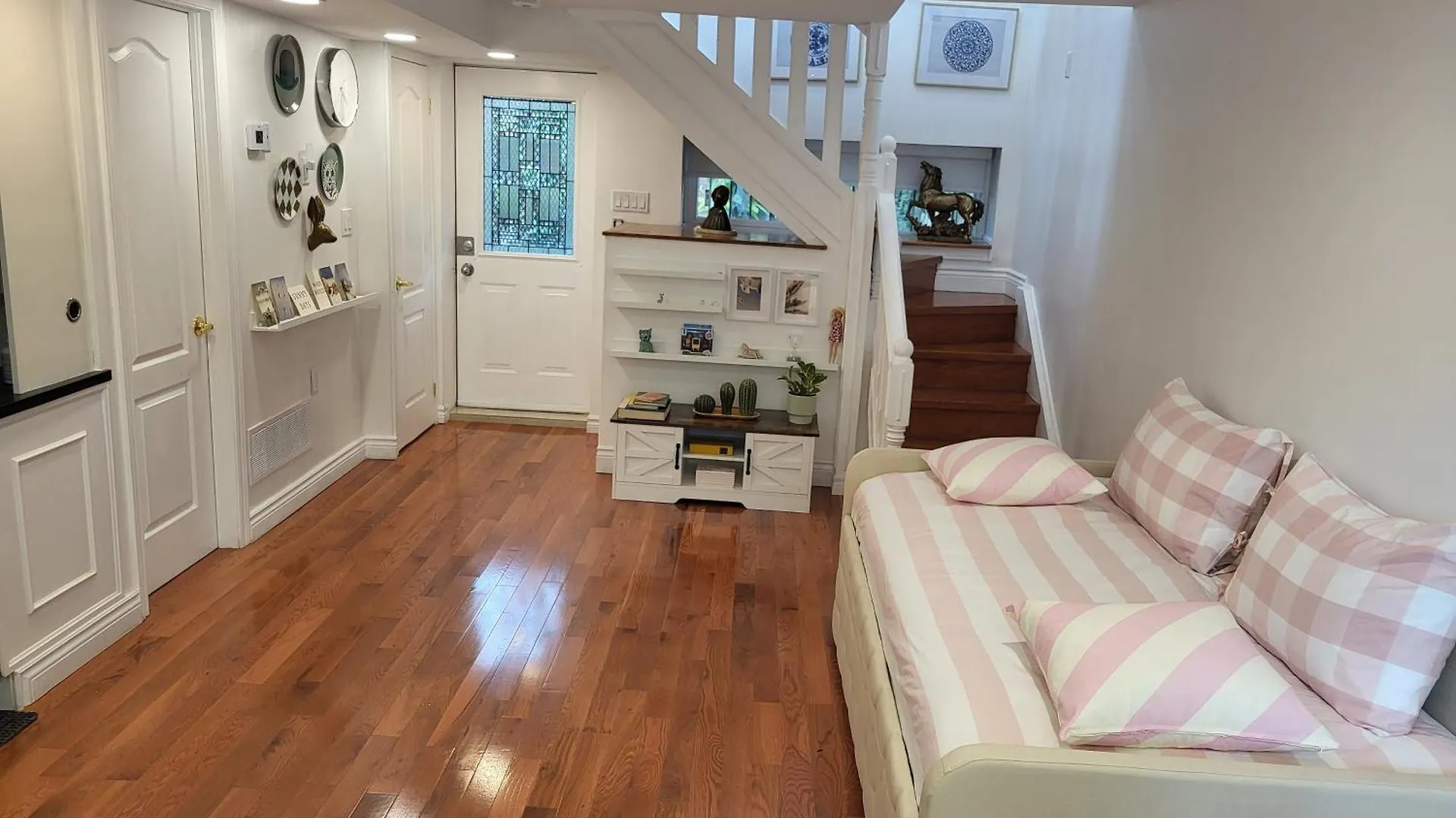 Villa Downtown Toronto House Central 2Bed 2Bath Subway Free Parking