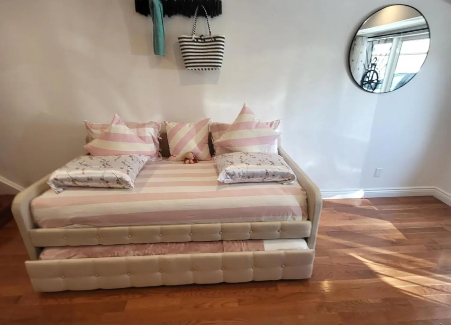 Downtown Toronto House Central 2Bed 2Bath Subway Free Parking Villa