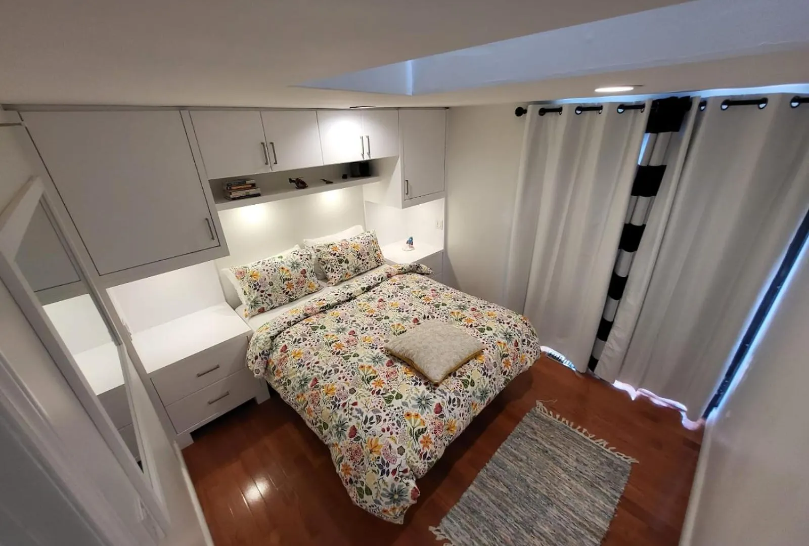 Downtown Toronto House Central 2Bed 2Bath Subway Free Parking Villa