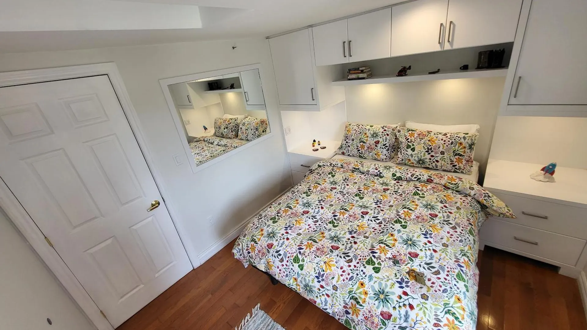 Downtown Toronto House Central 2Bed 2Bath Subway Free Parking Vila